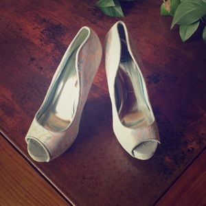 🎉Sale 5/$25 clothes and shoes! 
Mint heels!